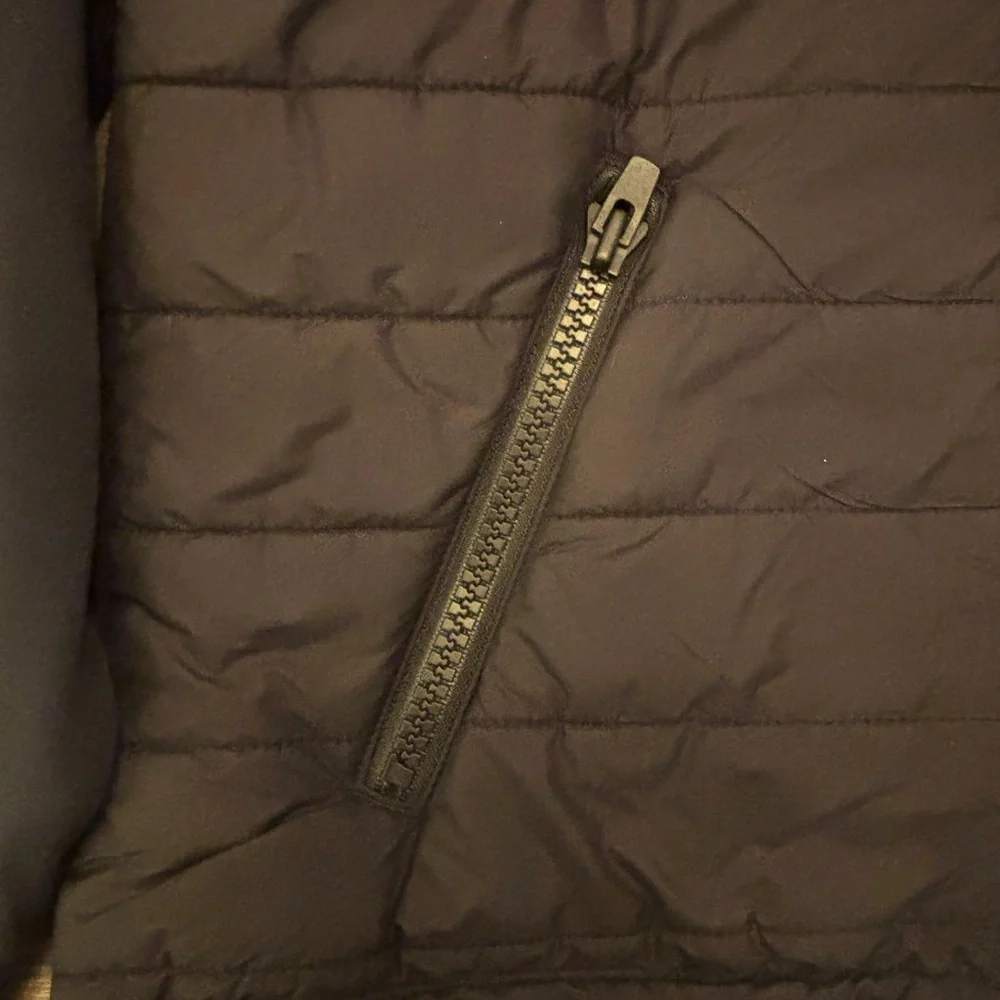 ATHLETA Women’s Front-Side Quilted Jacket - Picture 3 of 5